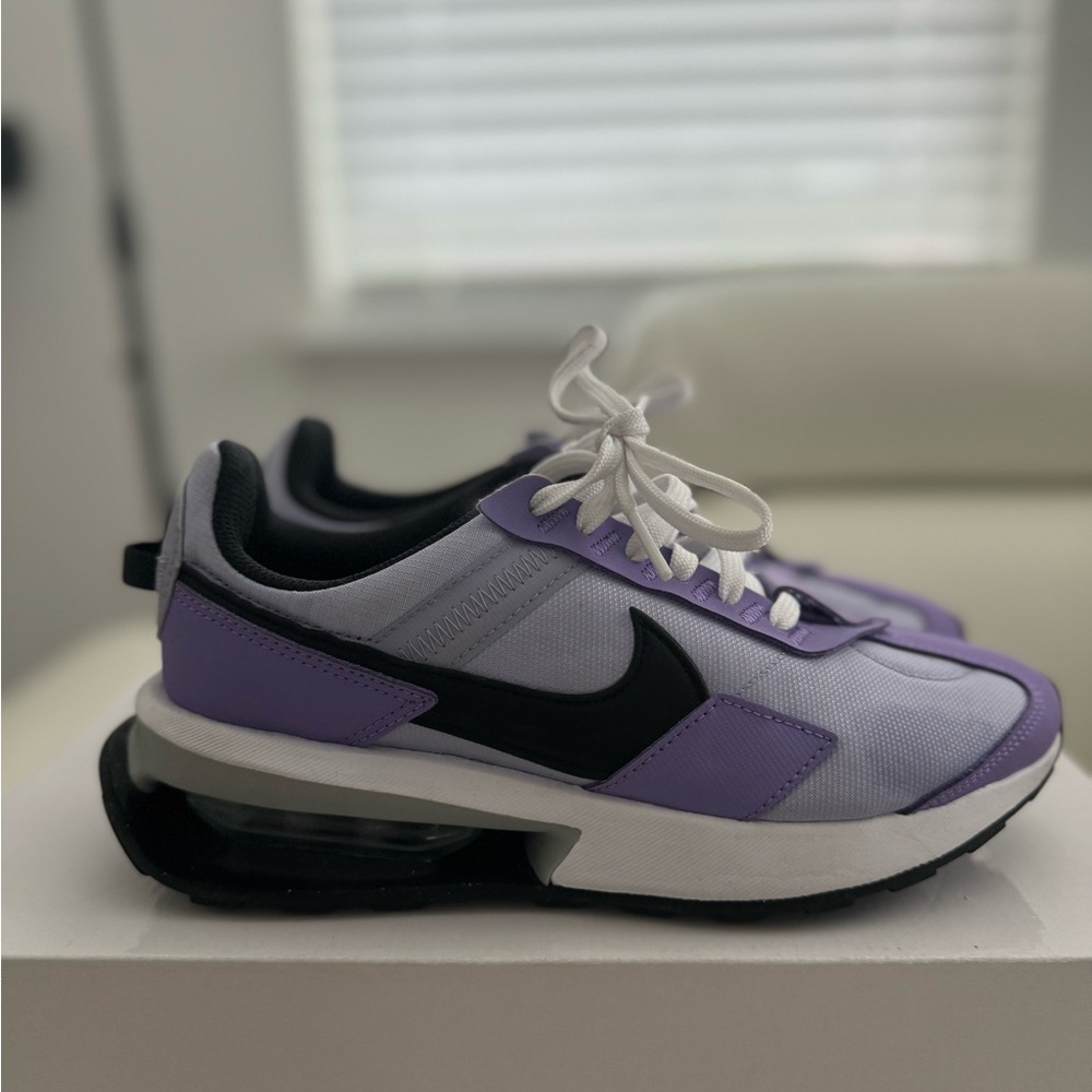 Nike Lavender and Black Air Sneakers